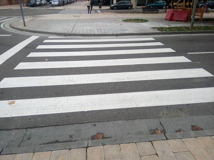 Herido grave al ser atropellado por un ciclista en un paso de peatones de Guadalajara