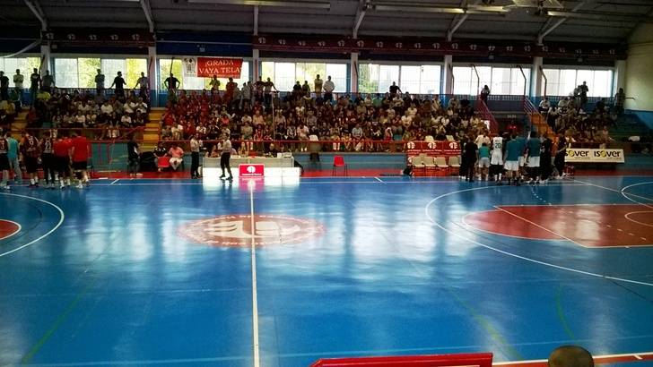 El Isover Basket Azuqueca se pone líder ante más de 500 personas que abarrotaban La Paz