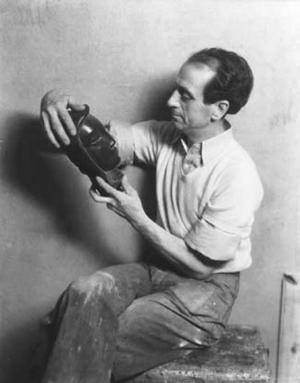 José de Creeft, maestro de la escultura sin molde, detalle monumental de enero