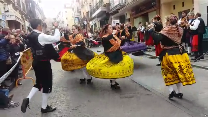 El Grupo “Wad-all-Hayara” llena de jotas la calle Miguel Fluiters