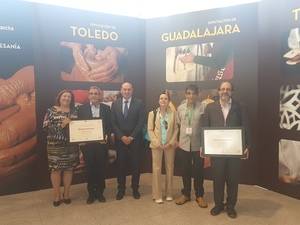 El presidente de la Diputaci&#243;n felicita a los artesanos de Guadalajara premiados en FARCAMA