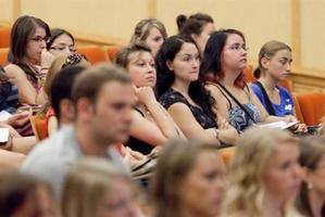 El Ministerio de Educación abre el plazo para solicitar las becas del curso 2017-2018