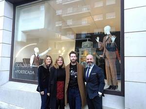 Juan Carlos Pajares sorprende estas Navidades diseñando un escaparate para el estudio de interiorismo 