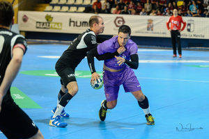 El Quabit Guadalajara sigue rompiendo moldes ganando en Cangas 30-31