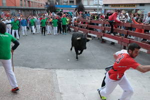 Momentos de tensión en el segundo encierro de las Ferias de Guadalajara : 2 heridos leves por contusiones