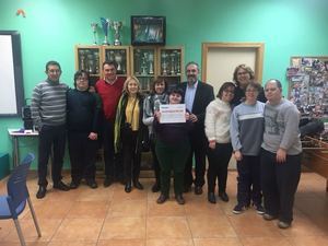 La Asociación ‘Mujeres del 2000’ de Yebra entrega más de 1.300 euros de su Mercadillo Solidario a Down Guadalajara