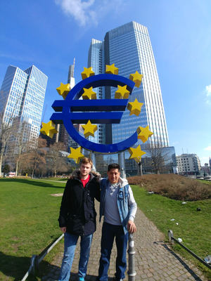 Ochenta jóvenes solicitan en Azuqueca las becas de idiomas y las prácticas internacionales de Iniciativa Puente