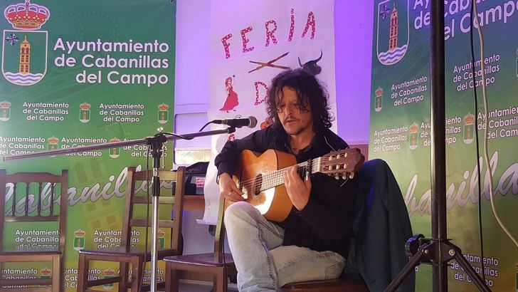 Este viernes 20, Feria de Abril en el Centro de Día de Cabanillas, con la actuación de Quique Meléndez