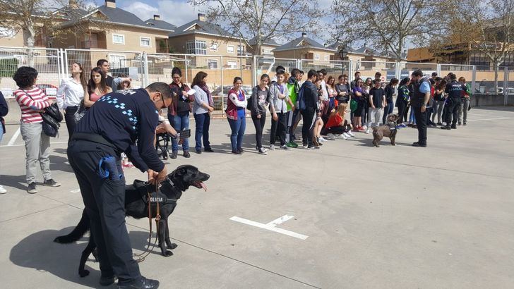 El Ayuntamiento de Cabanillas se vuelca con el IES Ana María Matute, en la celebración de su 15º aniversario
