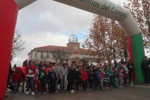 M&#225;s de 110 personas participaron en la I San Silvestre de Cabanillas, antes de la fiesta de &#34;prenochevieja&#34; en la Plaza del Pueblo