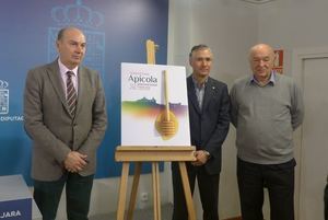 Ya hay cartel anunciador de la XXXVII Feria Apícola de Pastrana que tendrá lugar del 8 al 11 de marzo