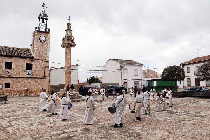 La II Tamborrada de Viernes Santo de Fuentenovilla retumba en La Alcarria