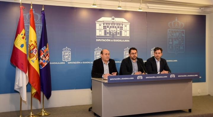 Jesús Parra traslada a la Junta el malestar de la Diputación por el trato recibido en FITUR