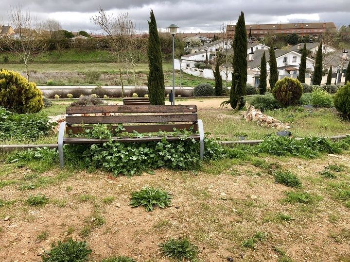 Denuncian en Villanueva de la Torre el abandono del parque de La Juanjornada y reclaman a la alcaldesa el arreglo de este espacio