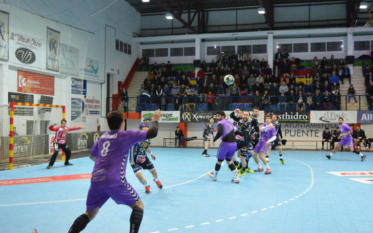 El Puente Genil frena la buena marcha del Quabit Balonmano