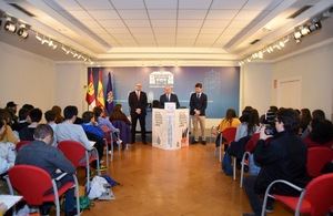 La Diputaci&#243;n de Guadalajara acoge a los escolares participantes en el 58&#186; Concurso de J&#243;venes Talentos de Relato Corto de Coca-Cola 