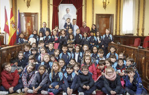 Alumnos de segundo de Primaria del colegio Santa Ana conocen el ayuntamiento de Guadalajara