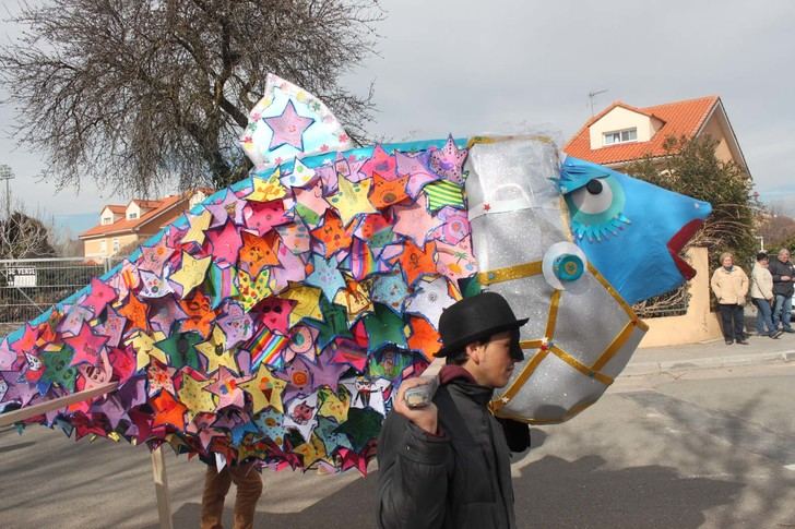 El animado Entierro de la Sardina pone el punto final a un Carnaval que se consolida en Cabanillas