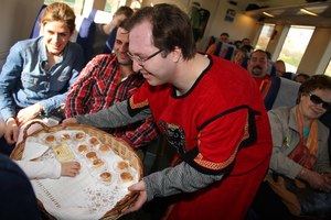 El Tren Medieval regresa en primavera a Sigüenza con sus malabaristas, zancudos, músicos y trovadores