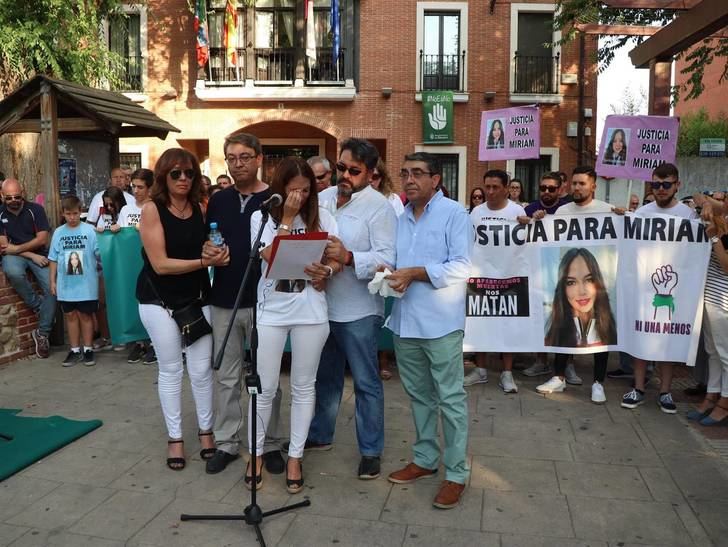 Familiares y amigos de Miriam Vallejo piden en Alovera el esclarecimiento de su asesinato