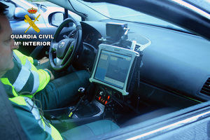 Se busca al conductor de una motocicleta que circulaba por una carretera de Guadalajara a ¡220 Km/h.!