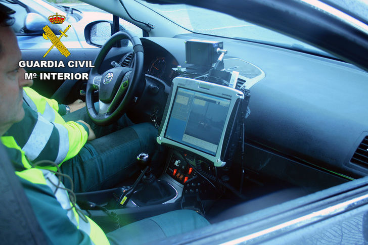 Se busca al conductor de una motocicleta que circulaba por una carretera de Guadalajara a ¡220 Km/h.!