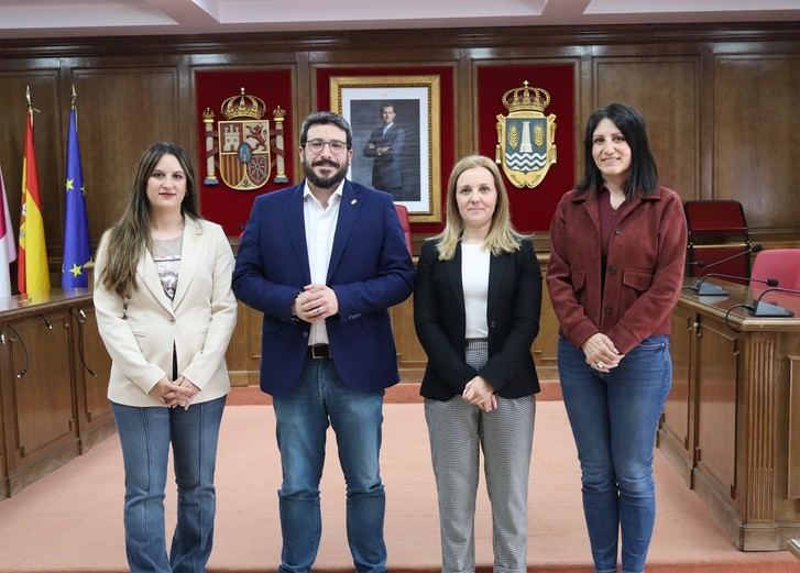 El alcalde reorganiza su equipo tras la salida de IU