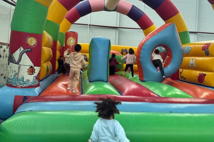 Inicia el campamento Azucampa de Semana Santa con 85 participantes infantiles