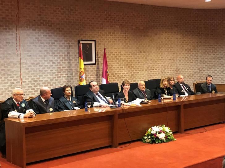 El Colegio de Abogados de Guadalajara entrega una distinción a su ex Decano Rafael Monge