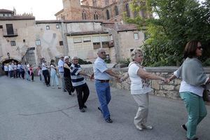 Entrañable abrazo de Sigüenza a su catedral