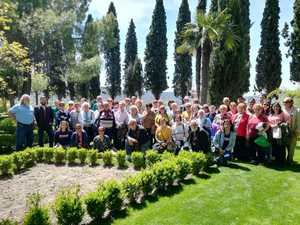 Mayores de la Alcarria y la Sierra Norte conviven en una jornada primaveral en Brihuega