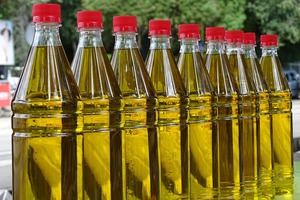 Unión de Uniones considera que el IVA que se reduce al consumidor de aceite de oliva no tiene que salir del bolsillo del agricultor