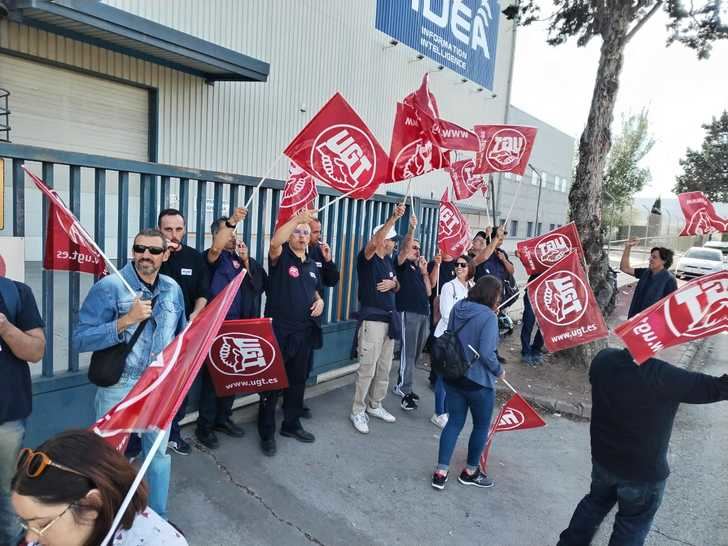 Seguimiento masivo en el primer día de huelga en la empresa de ingeniería documental ADEA de Azuqueca de Henares 