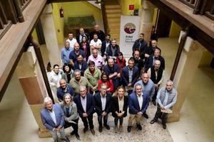 ADEL firma contratos con ayuntamientos y emprendedores locales a los que entregará 1.1 millones en ayudas