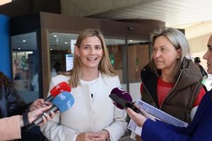 Agudo en las puertas del Hospital de Guadalajara : La sanidad de CLM con el PSOE y Page se muere