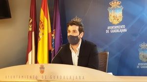 El PP propone controlar los excrementos en las calles y parques de la ciudad de Guadalajara con un banco de ADN canino