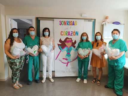 Miembros de 'Proyecto Yunquera' han hecho entrega de 'almohadas del corazón' al servicio de Ginecología del Hospital de Guadalajara