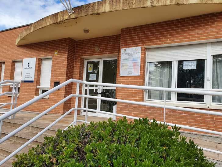 Placa en homenaje a los mayores y trabajadores de la Residencia Virgen de la Luz de Almonacid