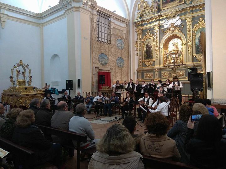 Homenaje a los quintos de 2018 y a los de 1968 en la fiesta de los mayos de Almonacid de Zorita