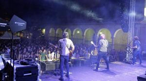 Alovera disfrutó de un gran concierto de Despistaos en las prefiestas