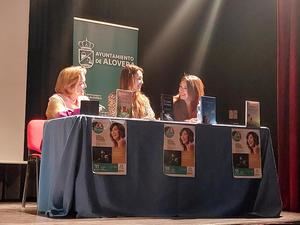 Éxito de asistentes en la presentación del libro 