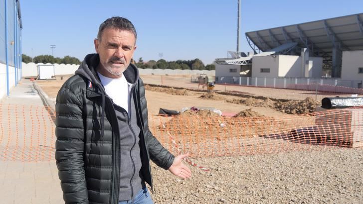 Alovera contará en breve con dos nuevas pistas de pádel y un pista de arena para varios deportes