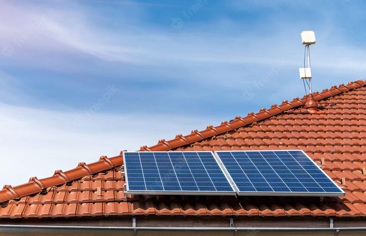 Alovera ayuda a los vecinos con bonificaciones para placas solares y vehículos eléctricos