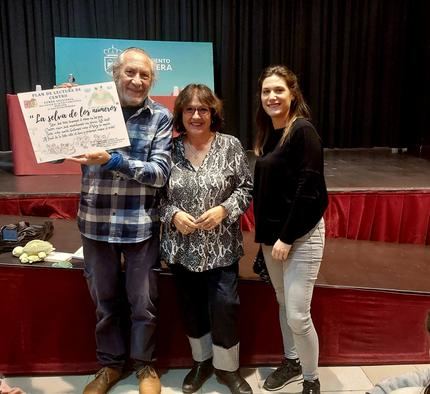 El escritor Ricardo Gómez, premio Alandar 2023 y Ala Delta de Edelvives 2021, visita la biblioteca de Alovera