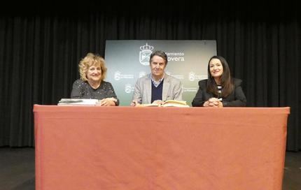 El ilustrador José Ramón Alonso visitó la Biblioteca Municipal de Alovera