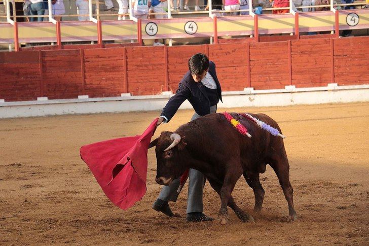 Leandro Gutiérrez abre la puerta grande de Las Cruces de Sigüenza en el certamen 'Guadalajara busca torero'