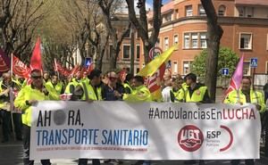 Los trabajadores de Ambulancias de la Junta contin&#250;an con sus movilizaciones 
