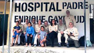 Un cirujano y una anestesista del hospital de Guadalajara en misión humanitaria en Ecuador