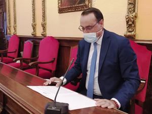 VOX critica que el alcalde de Guadalajara, el socialista Alberto Rojo, se suba el sueldo un 2,4% hasta los 71.752 euros para 2021