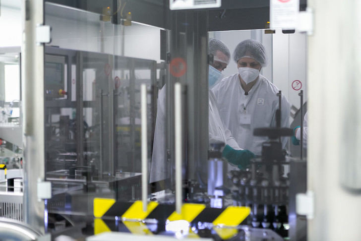 Insud Pharma fabricará los viales de la vacuna AZD1222 desarrollada por AstraZeneca y la Universidad de Oxford en Azuqueca de Henares